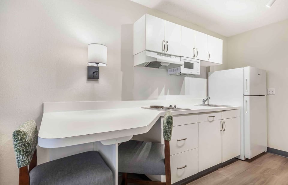 Full-size fridge, microwave, stovetop, coffee/tea maker