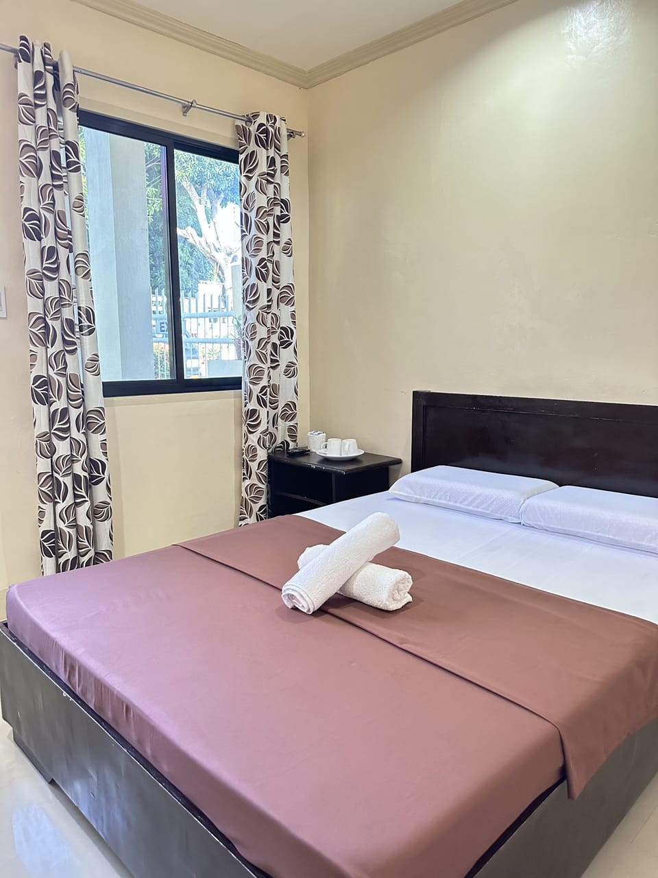 Budget Double Room | Desk, free WiFi, bed sheets