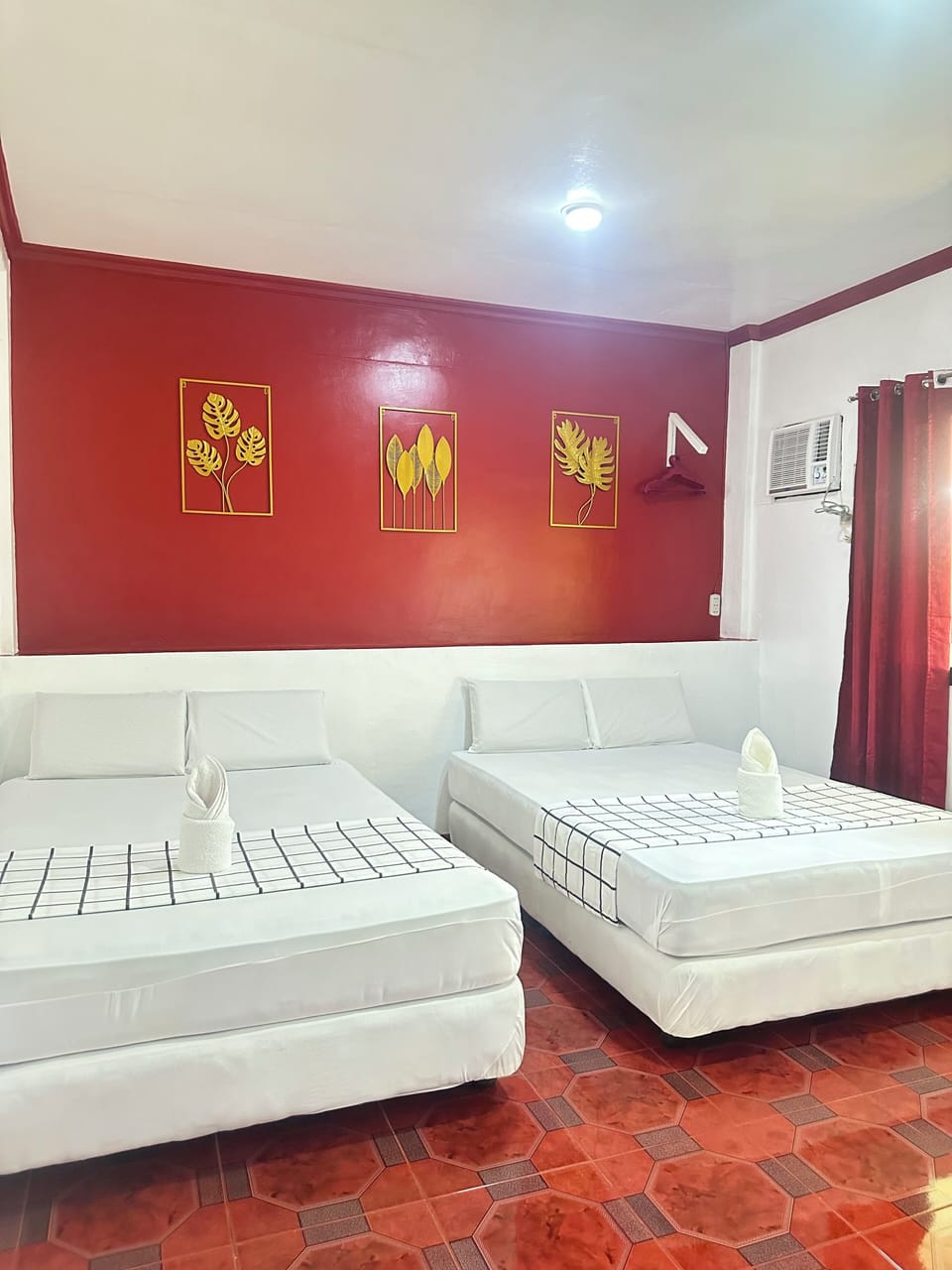 Family Room Good for 4 | Desk, free WiFi, bed sheets