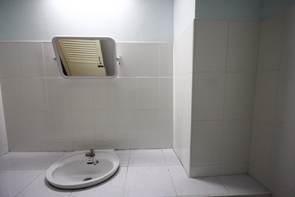 Bathroom sink