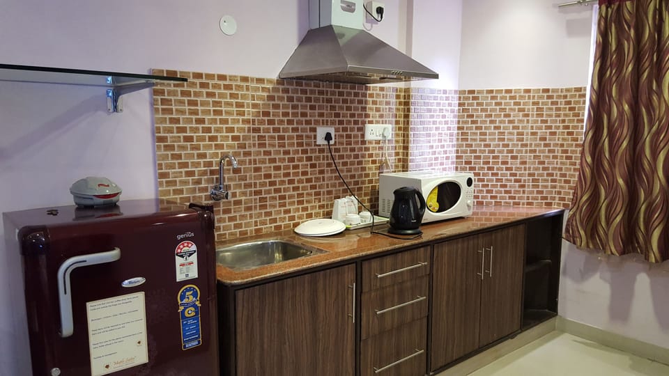 Fridge, microwave, coffee/tea maker