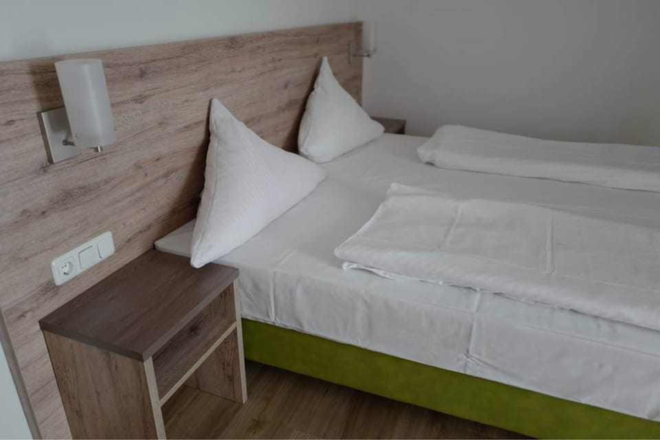 Double Room | 1 bedroom, desk, free WiFi, bed sheets
