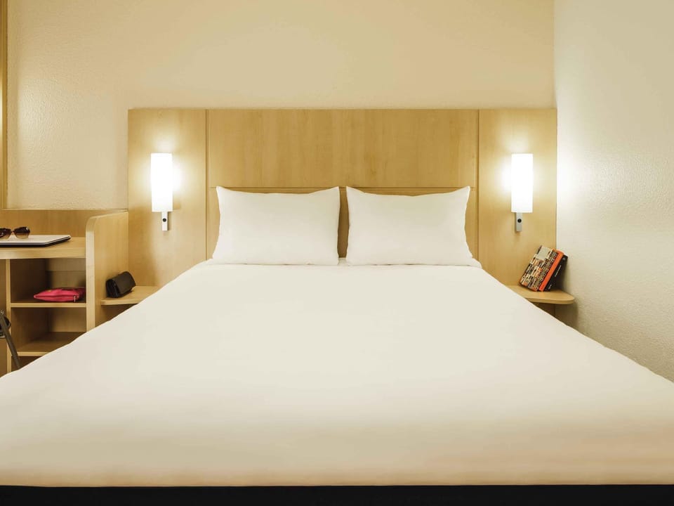 Standard Double Room, 1 Double Bed | Desk, laptop workspace, blackout drapes, soundproofing