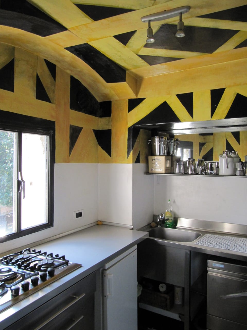Suite (Sofia) | Private kitchen | Fridge, coffee/tea maker