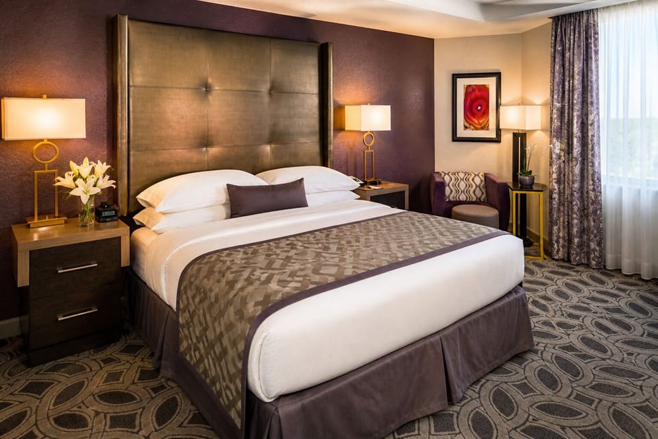 Premium bedding, in-room safe, desk, laptop workspace