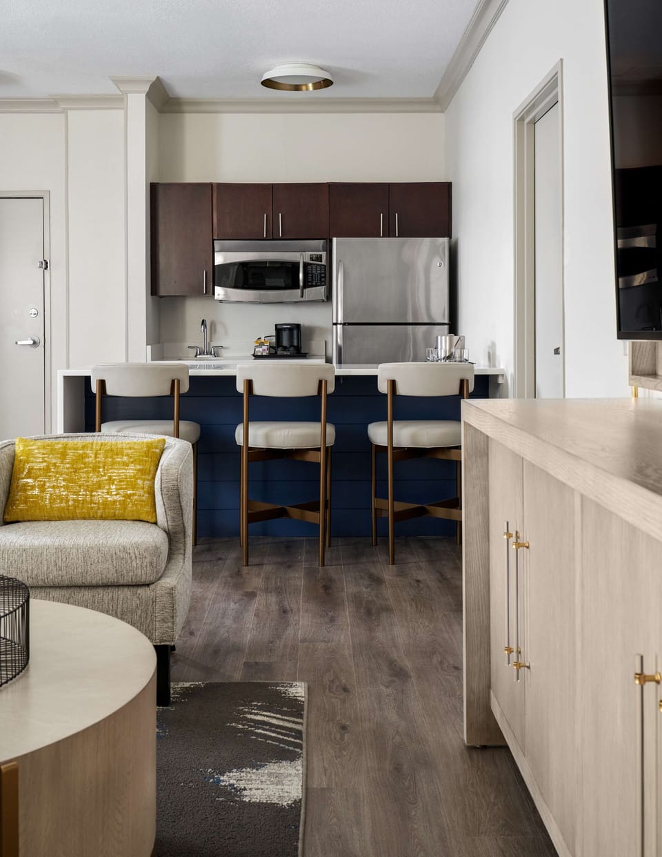 Deluxe Suite, 1 King Bed, Non Smoking | Private kitchen | Coffee/tea maker, fridge