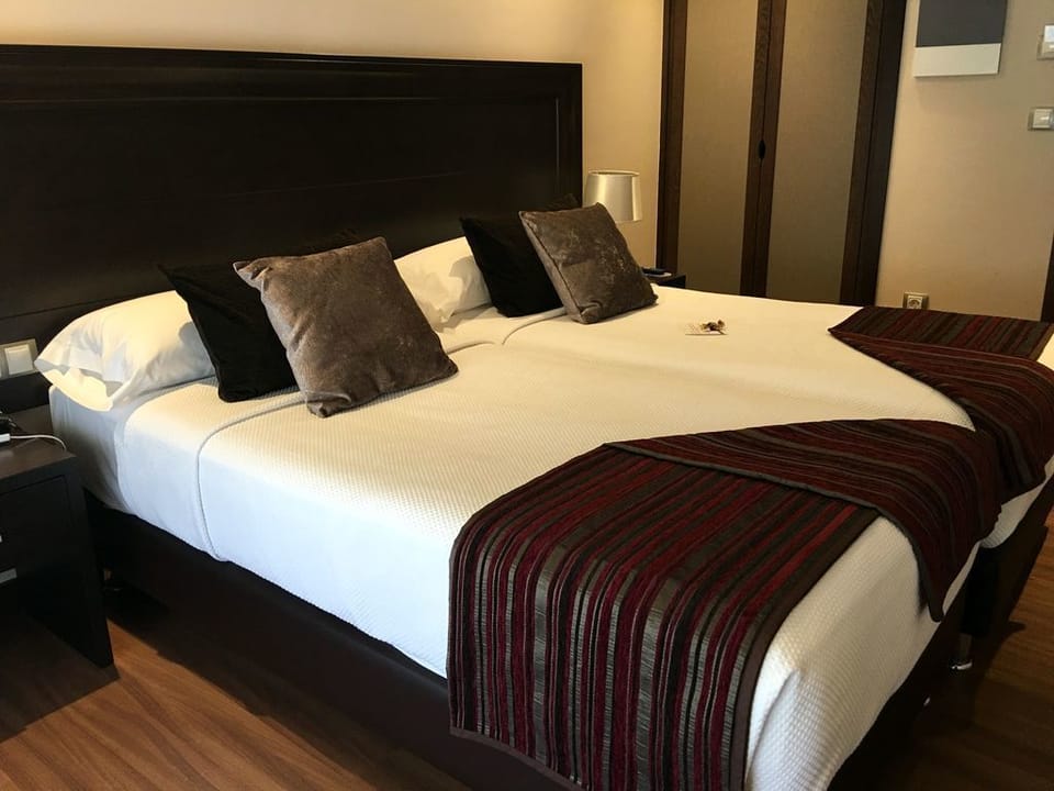Standard Twin Room | Minibar, in-room safe, desk, iron/ironing board