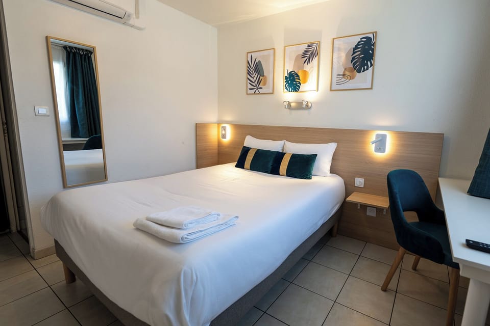 Double Room | Desk, blackout drapes, soundproofing, iron/ironing board