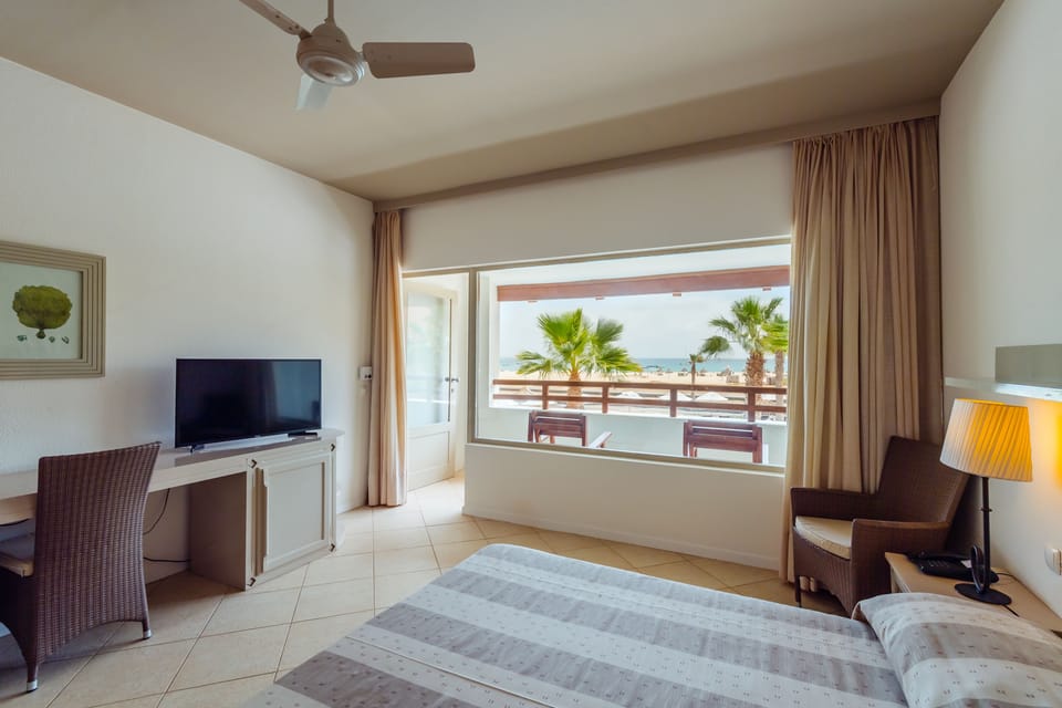 Executive Room, Beachside | In-room safe, desk, blackout drapes, free WiFi