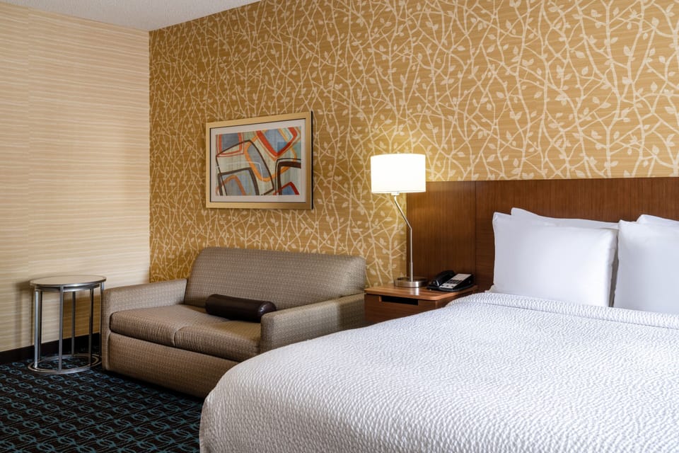 Premium bedding, individually decorated, individually furnished, desk