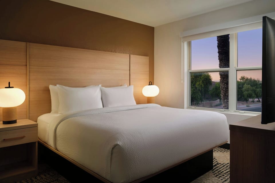 Premium bedding, in-room safe, desk, laptop workspace