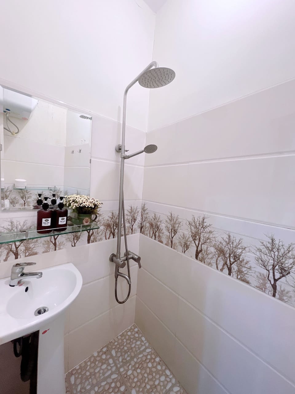 Shared Dormitory (10 beds) | Bathroom | Shower, free toiletries, hair dryer, slippers