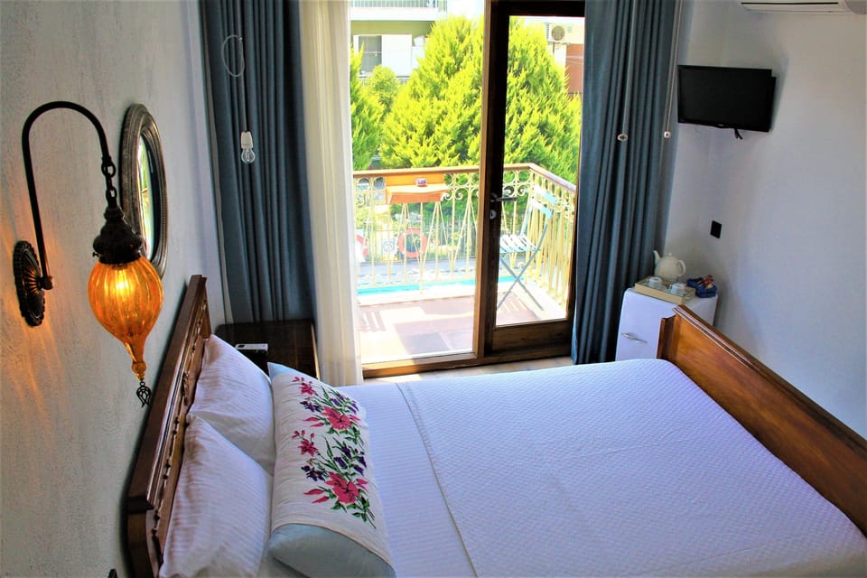 Traditional Double Room | Premium bedding, minibar, in-room safe, iron/ironing board (on request)