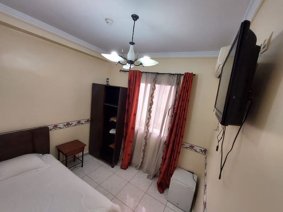 Basic Single Room | Premium bedding, desk, WiFi (free)