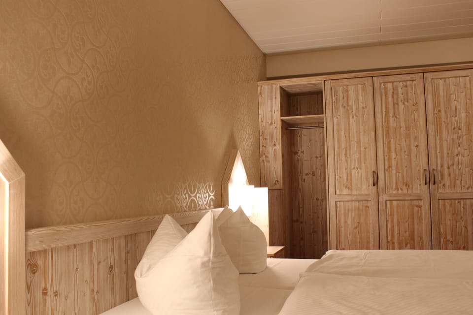 Premium bedding, in-room safe, desk, free WiFi