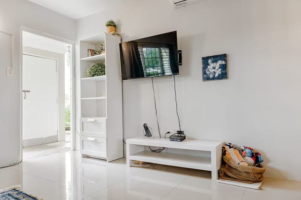 Comfort Studio Suite, 1 Queen Bed with Sofa bed, Pool Access, Garden Area | WiFi (free)