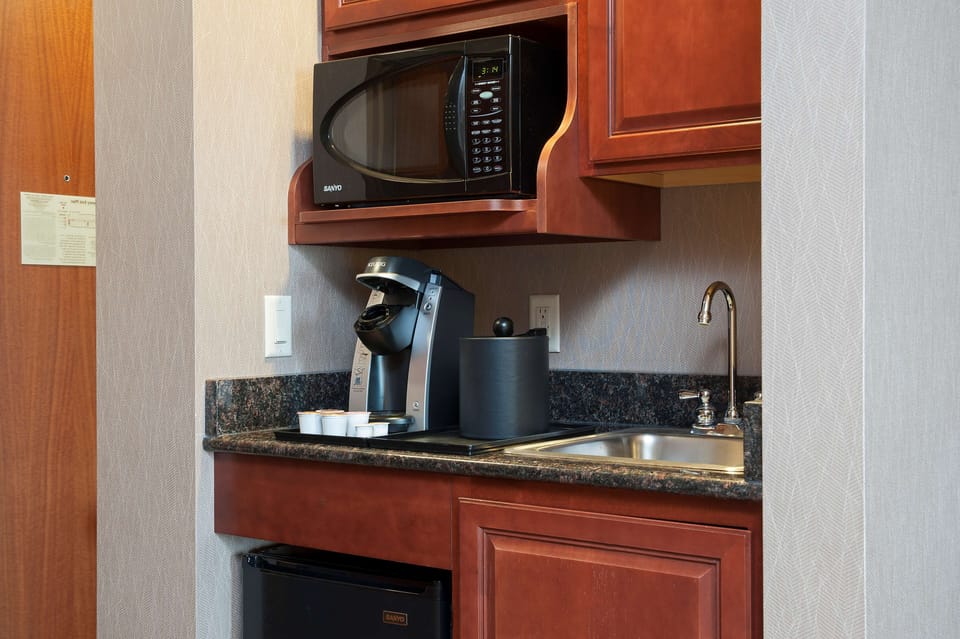 Premium bedding, in-room safe, desk, iron/ironing board