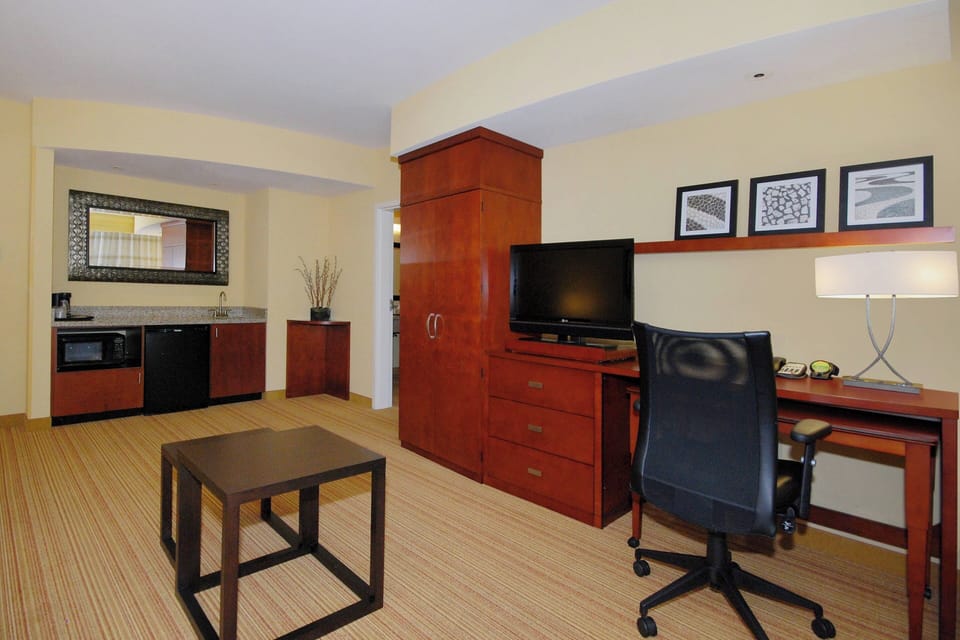 Suite, 1 Bedroom | Premium bedding, in-room safe, desk, laptop workspace