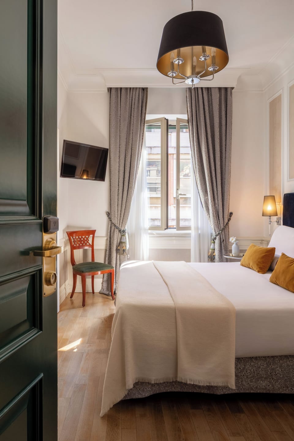 Classic Room | Premium bedding, minibar, in-room safe, desk