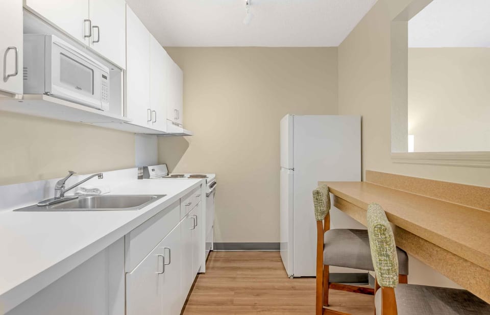 Full-size fridge, microwave, stovetop, coffee/tea maker