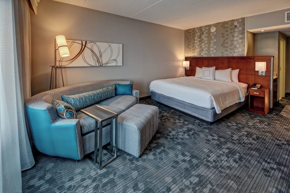 Premium bedding, in-room safe, desk, laptop workspace