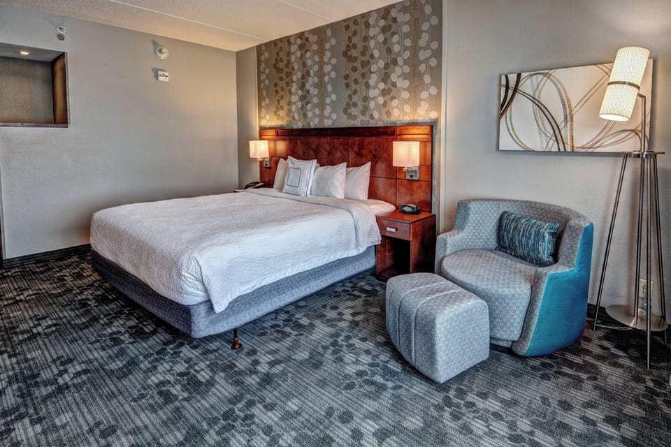 Premium bedding, in-room safe, desk, laptop workspace