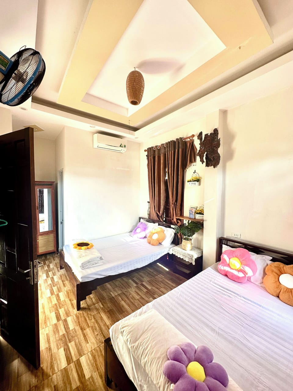 Basic Double or Twin Room | Desk