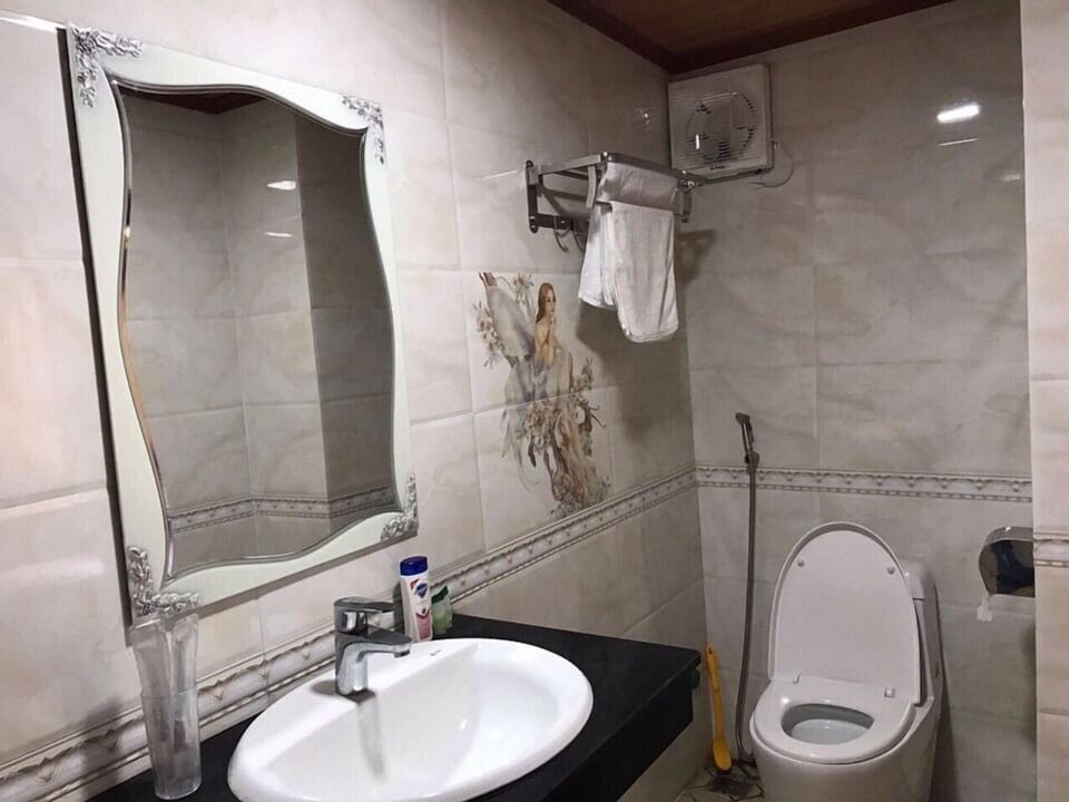 Shower, free toiletries, slippers, towels