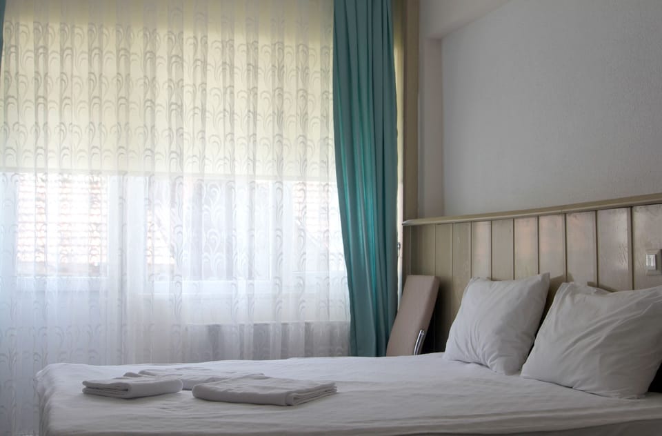 Standard Single Room | Iron/ironing board, free WiFi