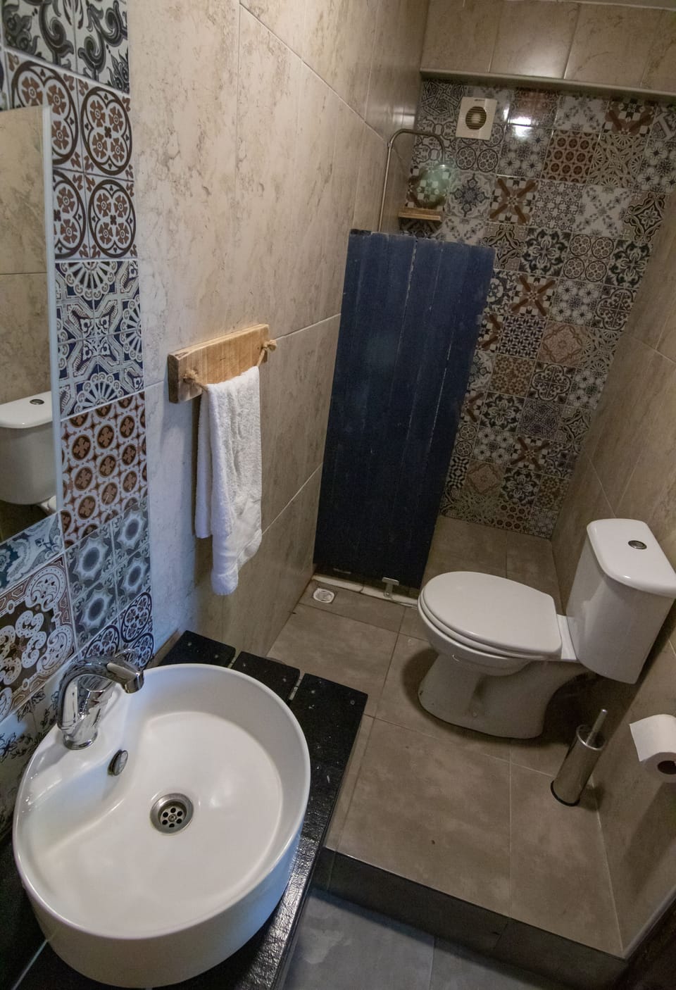 Standard Room, 1 Bedroom (With Airconditioning) | Bathroom | Free toiletries, hair dryer (on request), towels
