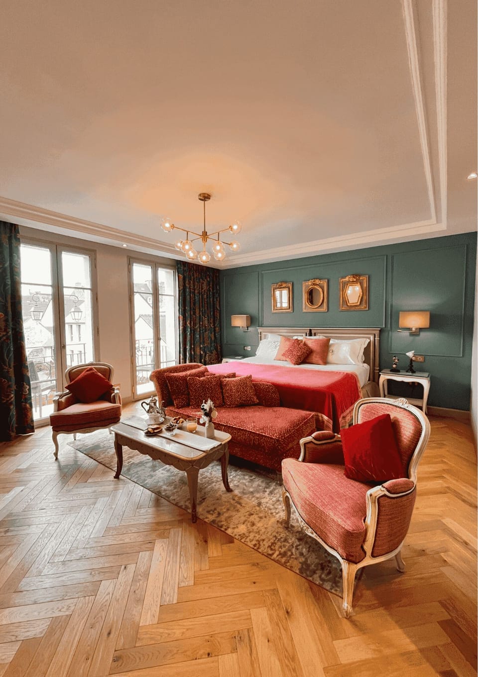 Executive Room | Premium bedding, free minibar, in-room safe, individually decorated