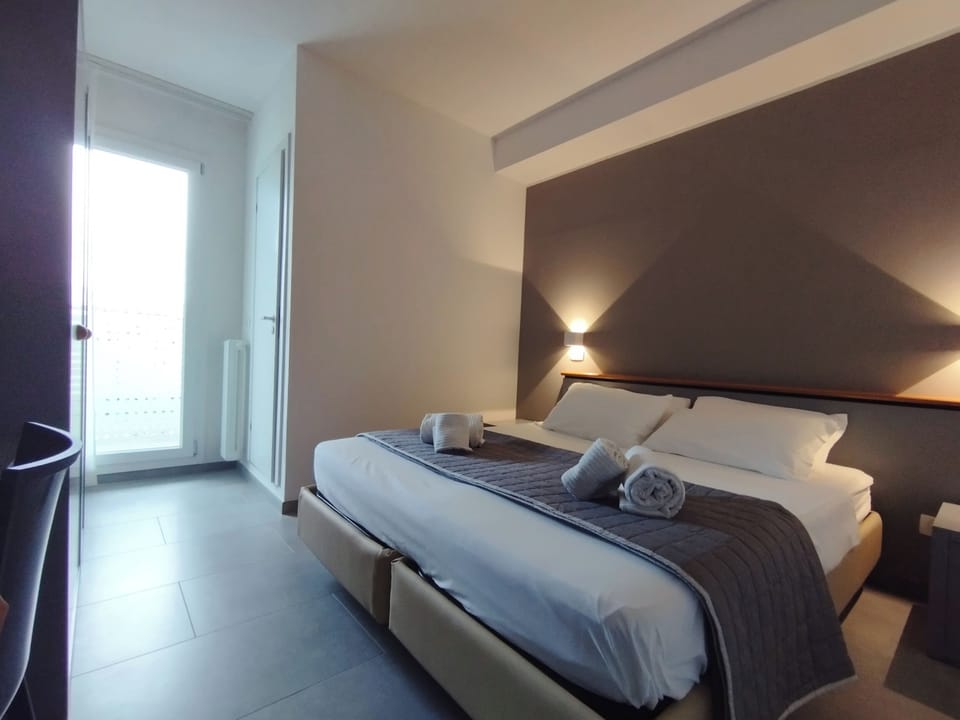 Superior Double or Twin Room, Balcony | Hypo-allergenic bedding available, in-room safe, desk, WiFi (free)