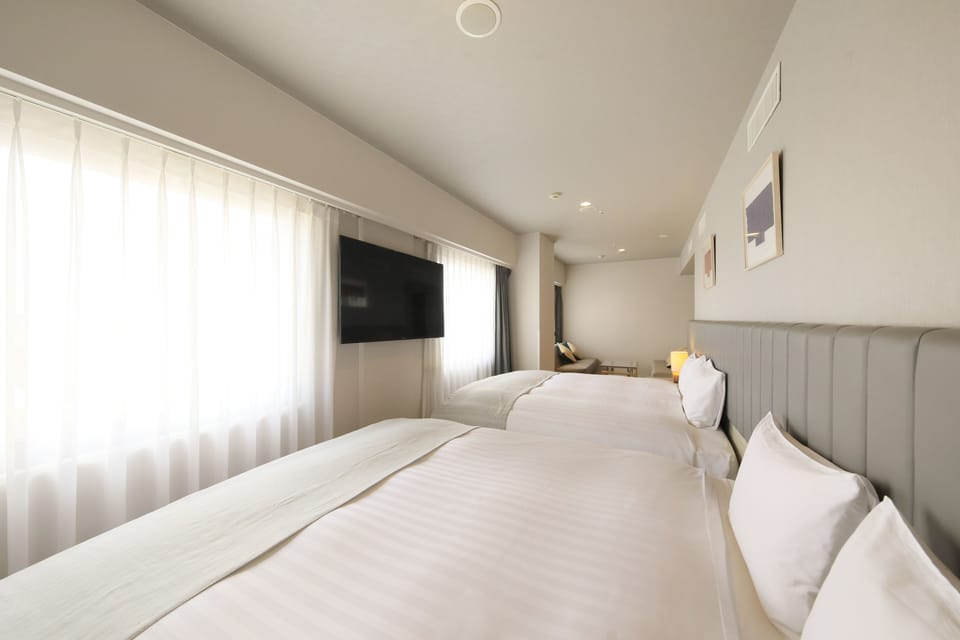 Junior Suite | Iron/ironing board, WiFi (free), alarm clocks, bed sheets