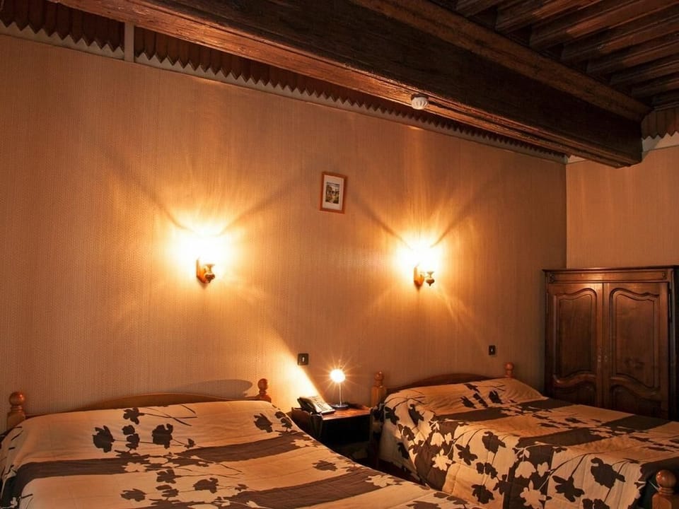 Standard Quadruple Room | Desk, free WiFi