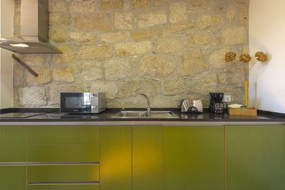 Duplex, 2 Bedrooms (4th Floor) | Private kitchenette | Fridge, microwave, oven, stovetop