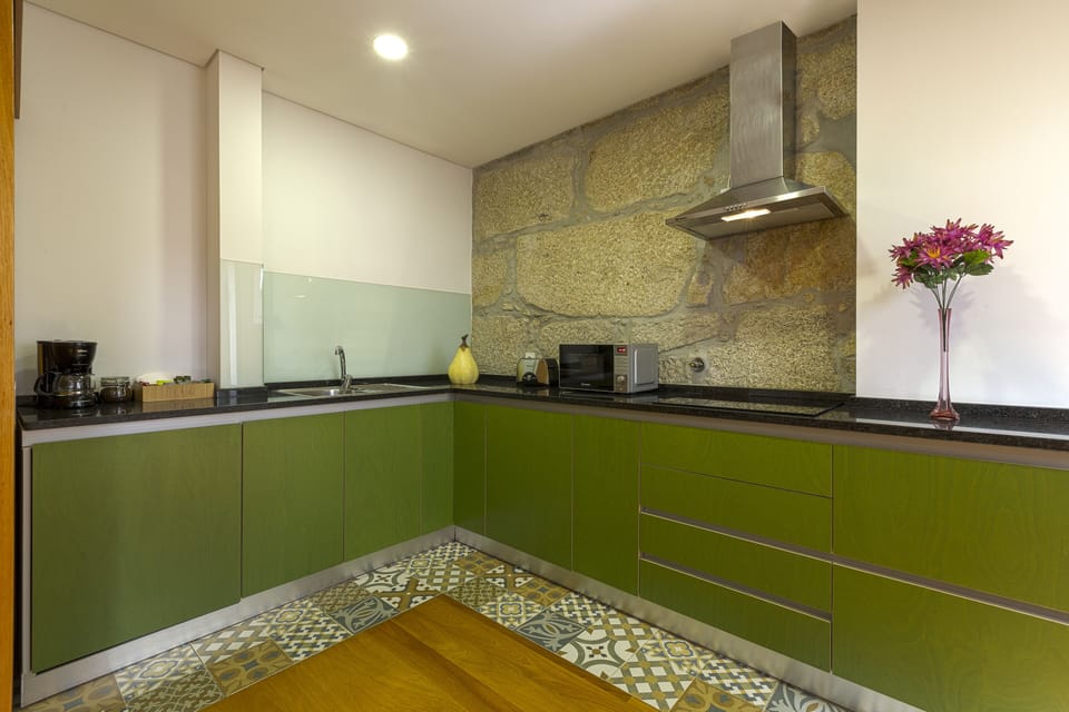 Apartment, 2 Bedrooms (3rd Floor) | Private kitchen | Fridge, microwave, oven, stovetop