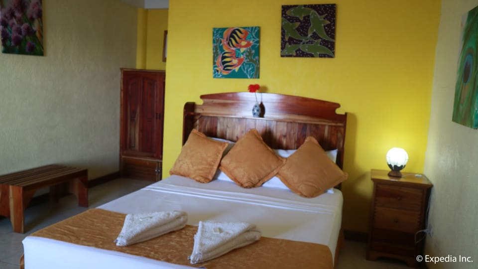 Junior Suite | Premium bedding, desk, iron/ironing board, rollaway beds