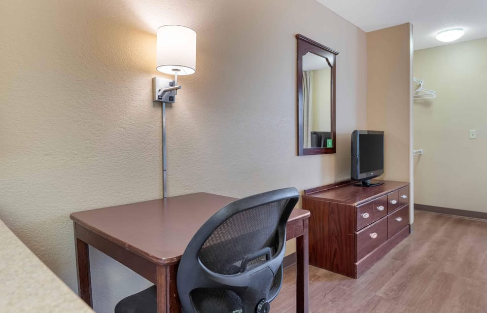 Studio, 1 Queen Bed, Accessible, Non Smoking | Desk, blackout drapes, iron/ironing board, free WiFi