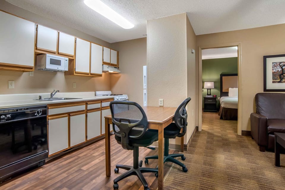 Full-size fridge, microwave, stovetop, toaster