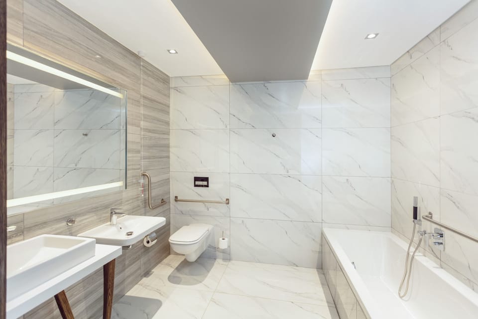 Standard Double Room, 1 Queen Bed, Accessible | Bathroom | Free toiletries, hair dryer, towels