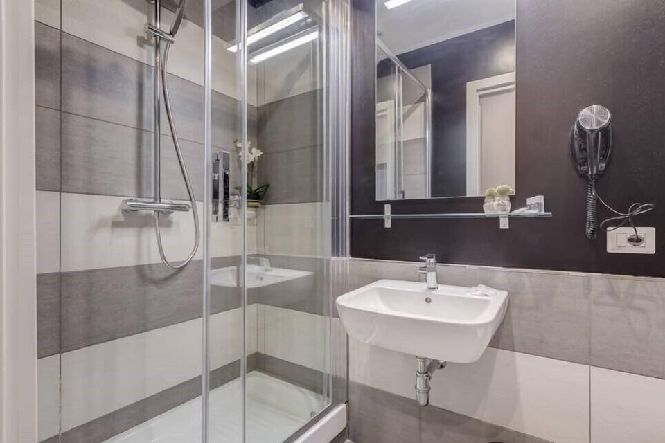 Shower, free toiletries, hair dryer, bidet