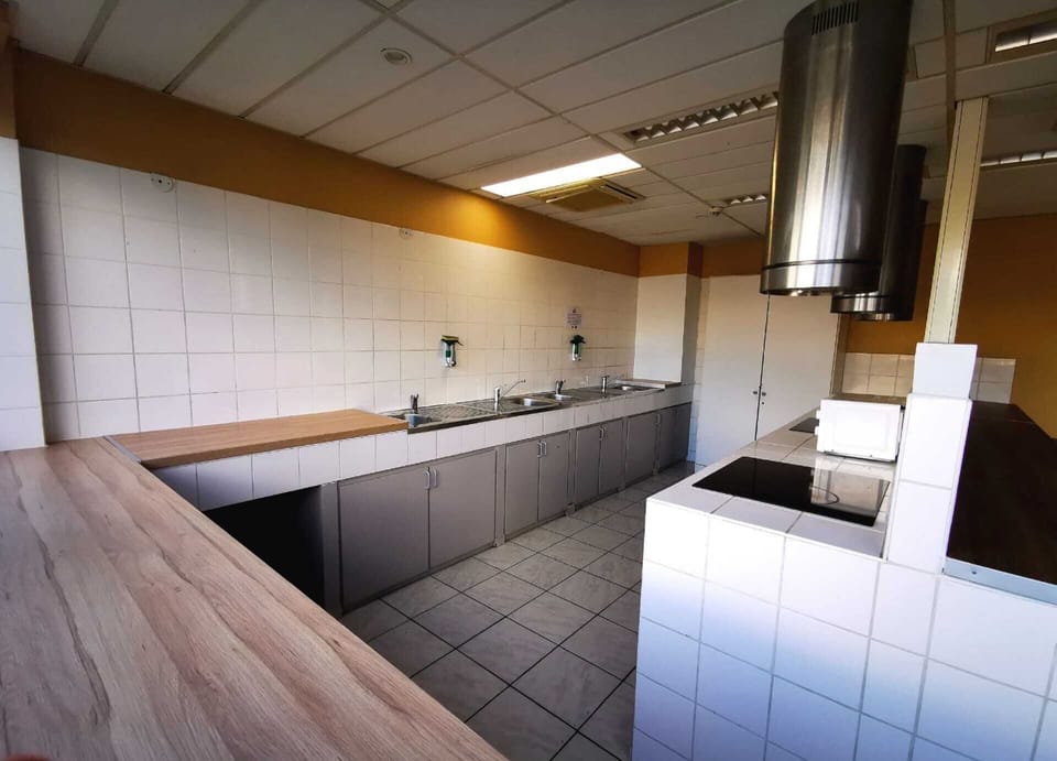Shared fridge, microwave, cookware/dishes/utensils