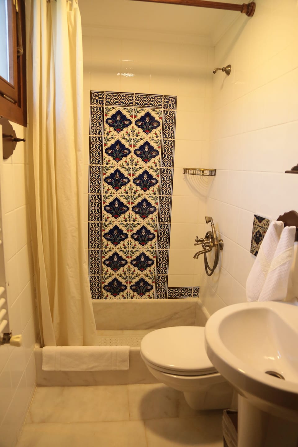 Standard Double Room, Ground Floor | Bathroom | Shower, free toiletries, hair dryer, slippers
