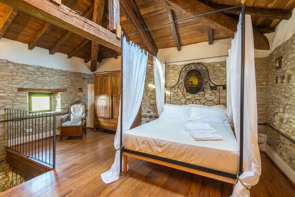 Suite | Premium bedding, minibar, desk, free WiFi
