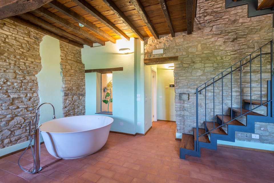 Suite | Deep soaking bathtub