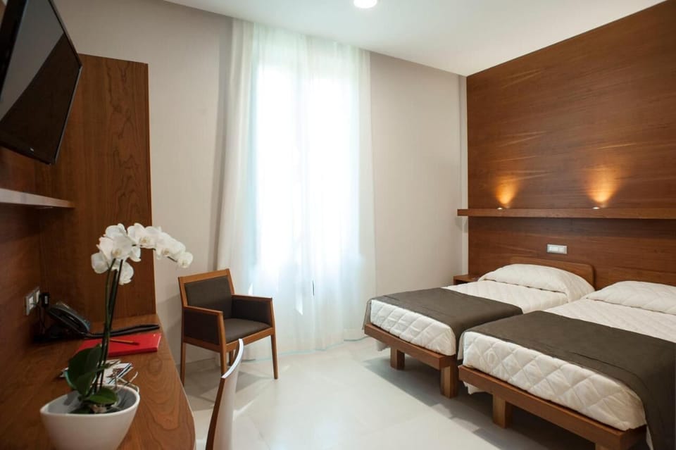 Minibar, free WiFi, bed sheets