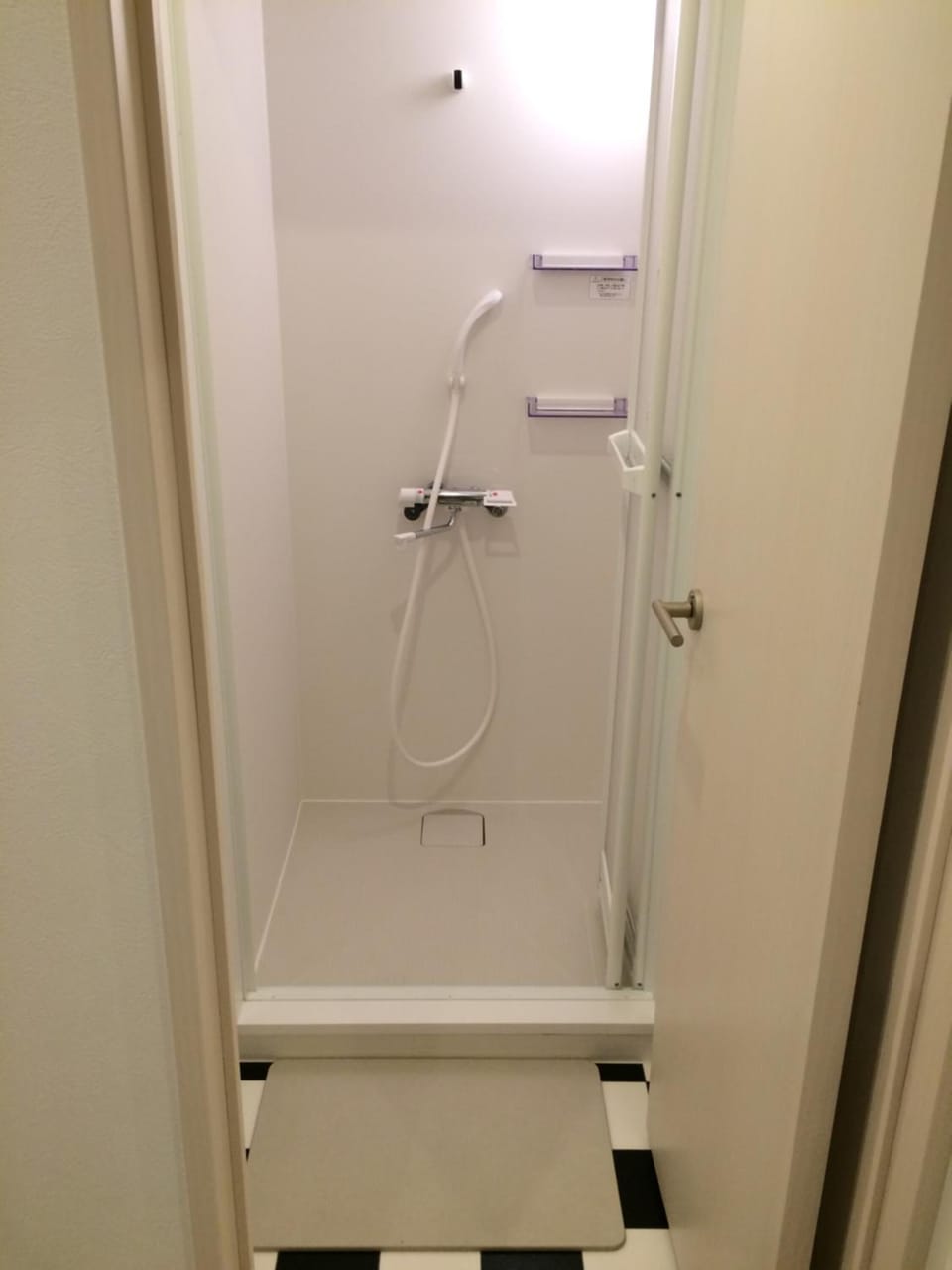 Shower, hair dryer, slippers, bidet
