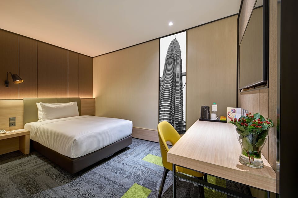 Premium bedding, desk, WiFi (free)