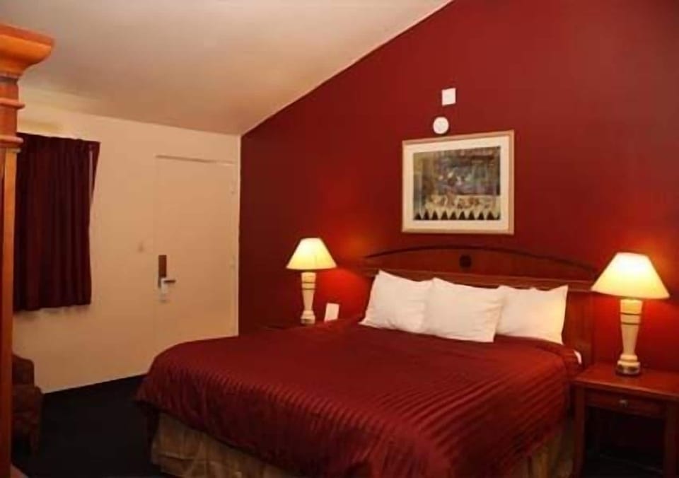 Free WiFi, bed sheets, alarm clocks