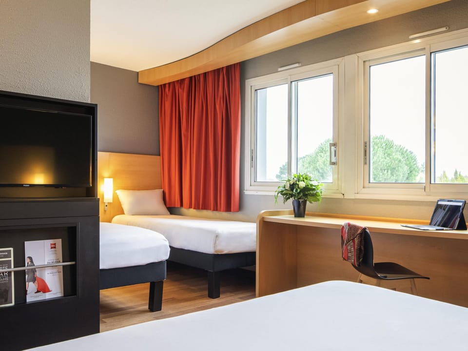 Standard Room, 2 Twin Beds | Premium bedding, desk, blackout drapes, soundproofing